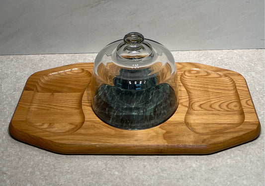 Tray with dome