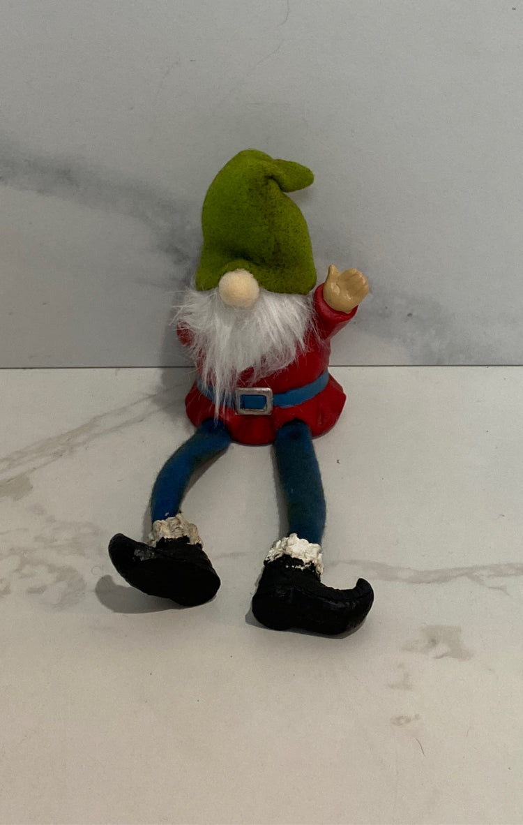 Gnome Shelf Sitter