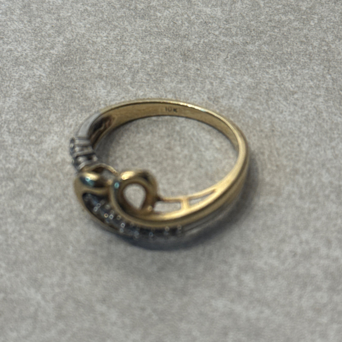 10K Gold Ring Sz 6.5