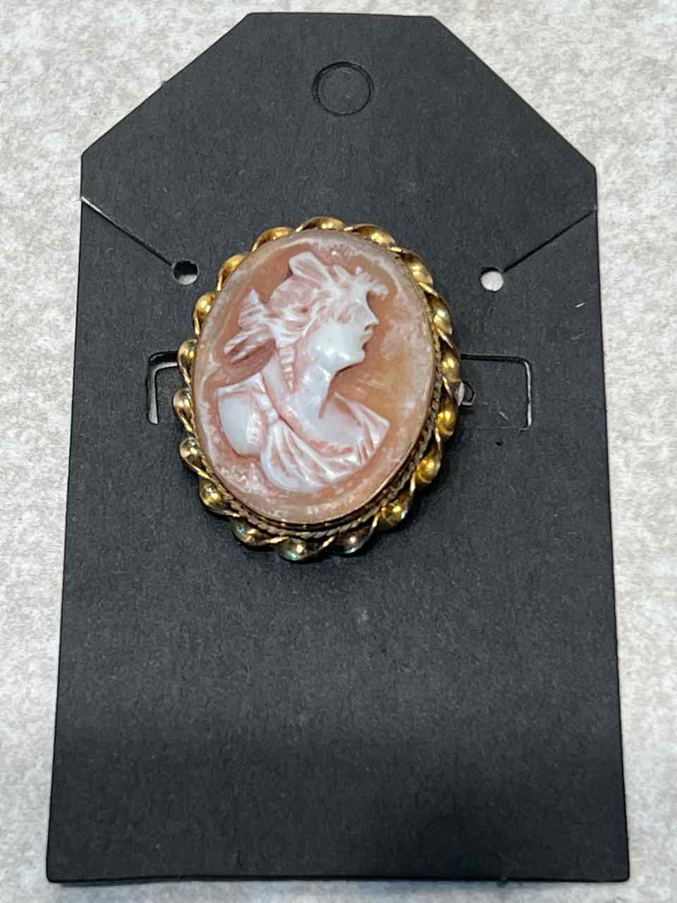 Cameo Pin Pin