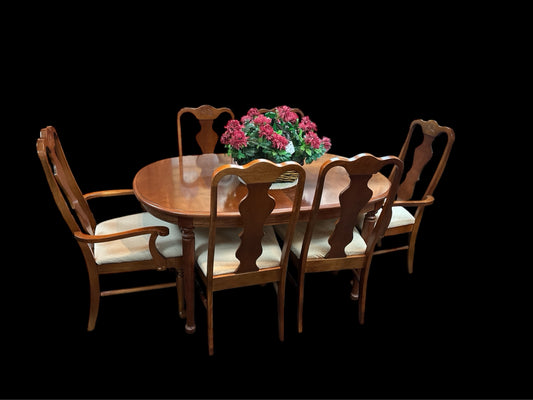 Dinindg Table And 6 Chairs With Leaf