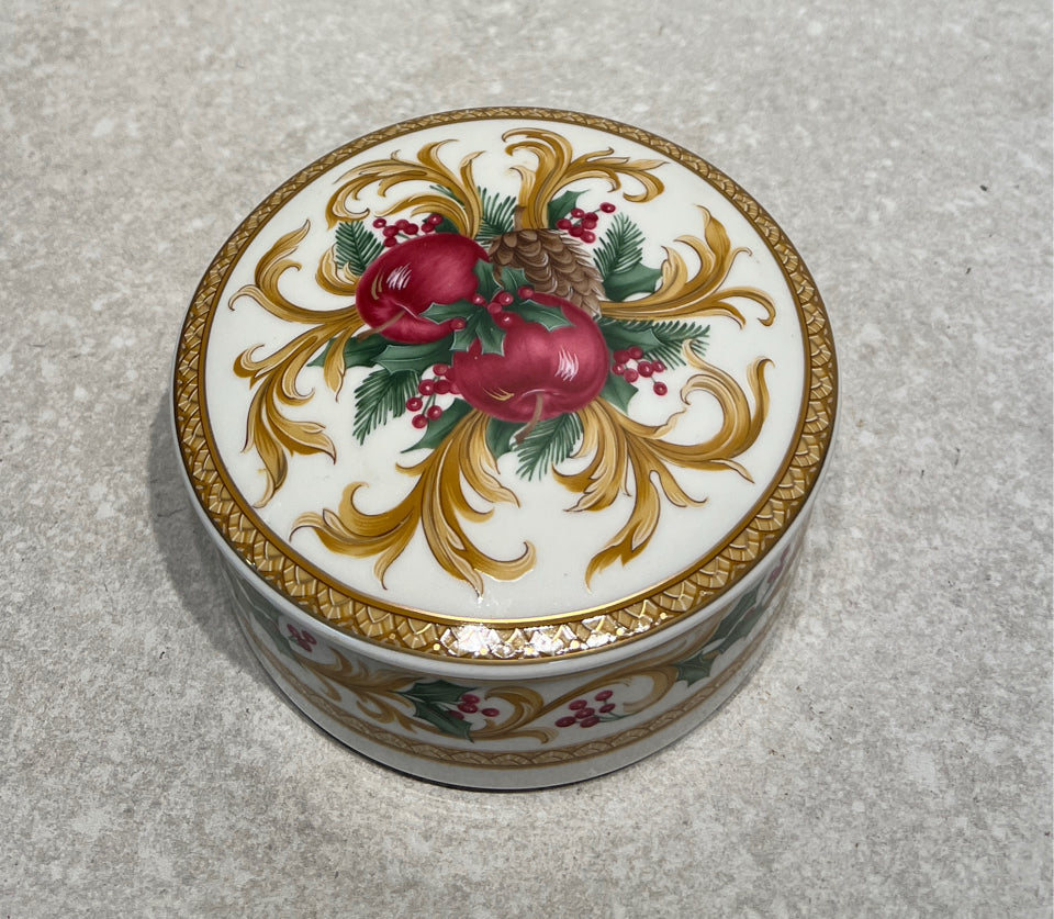 Mikasa Covered Dish