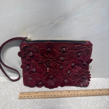 Punto Fibbia Leather Flower Wristlet