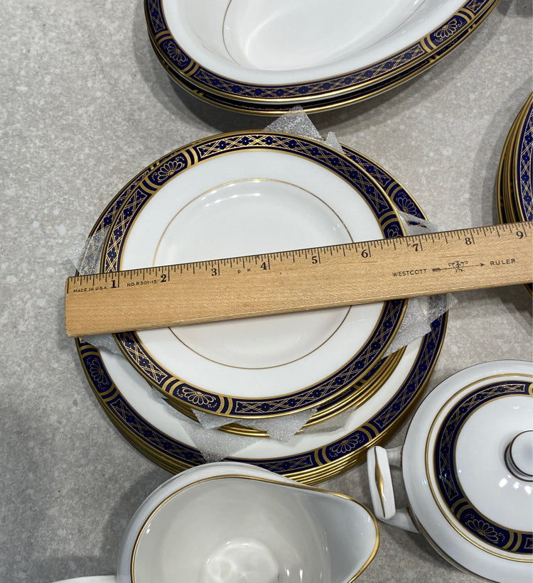 Royal Worcester Mountbatten Dinnerware Set