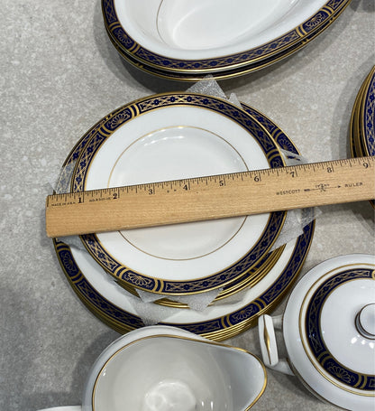 Royal Worcester Mountbatten Dinnerware Set