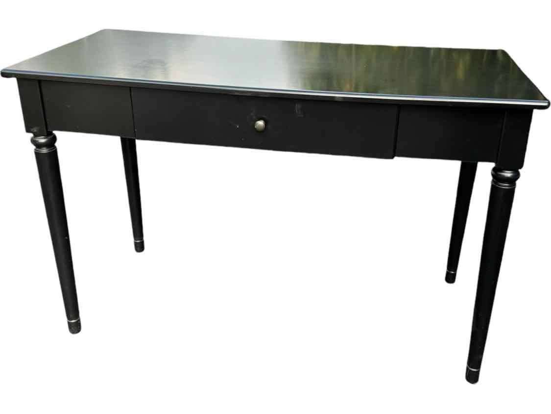 Black Desk