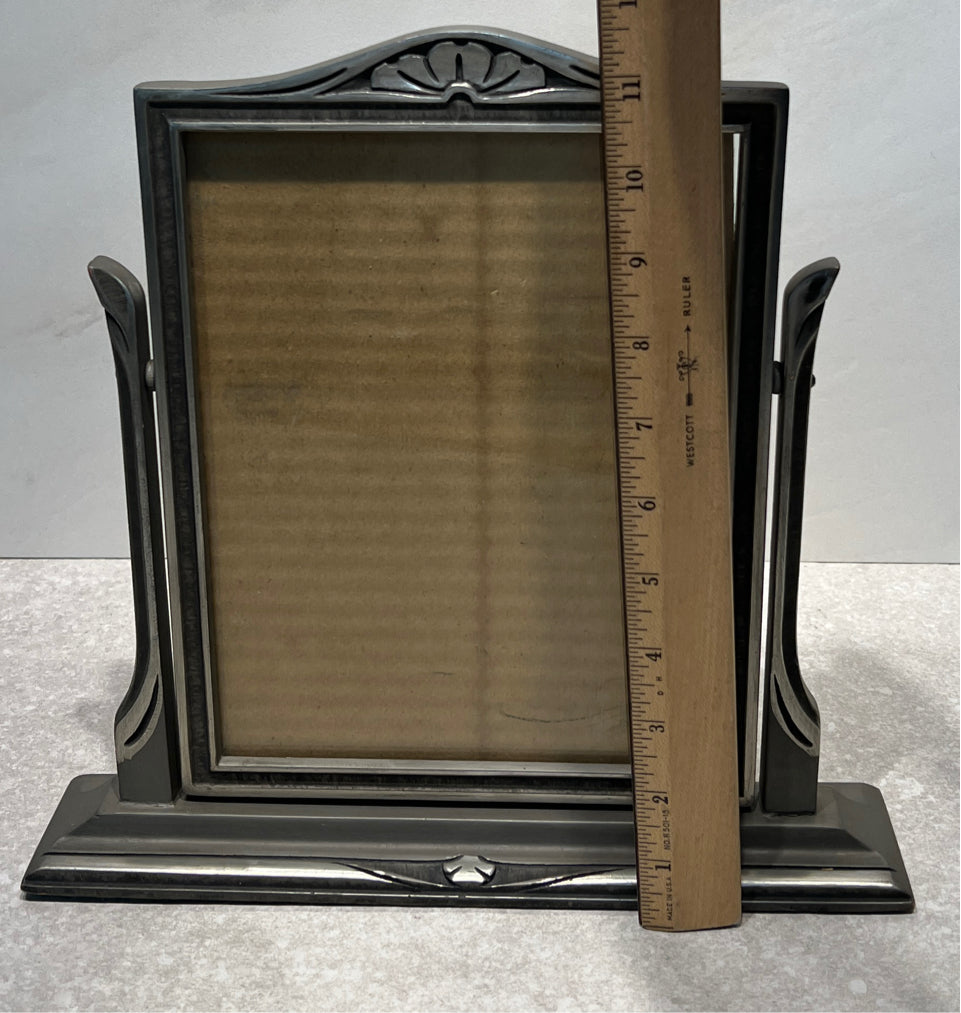 Vanity Frame
