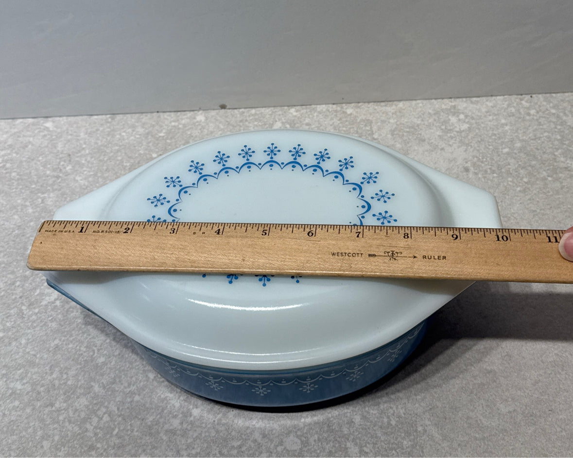 Pyrex Blue Snowflake Covered Casserole 043