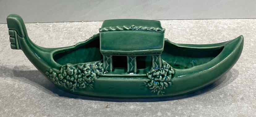 McCoy Gondola Planter