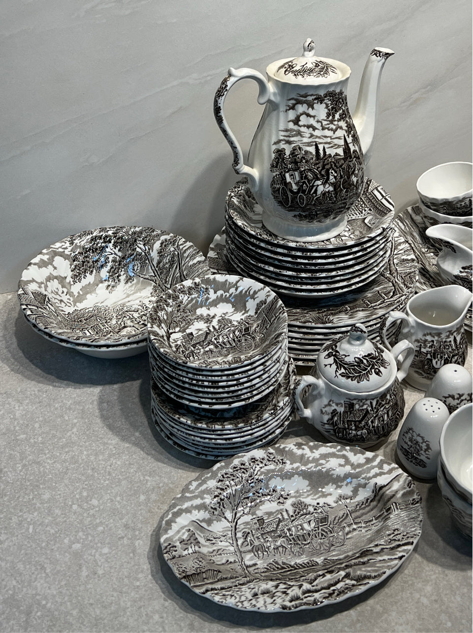 Royal Mail Dinnerware Set