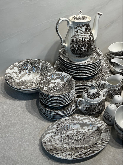 Royal Mail Dinnerware Set