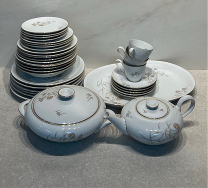 Krister Dinnerware Set