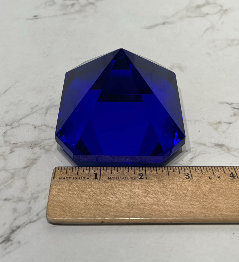 Oleg Cassini Pyramid