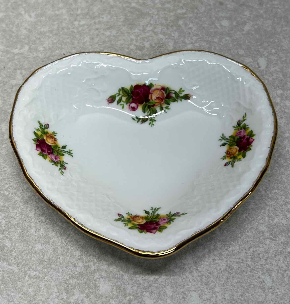 Royal Albert Heart Plate