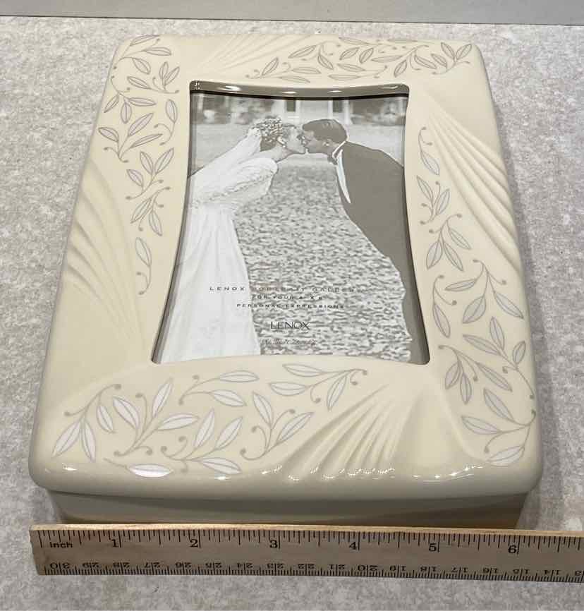 Lenox Covered Box