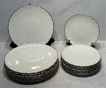 Set of 16 Lenox Weatherly Plates