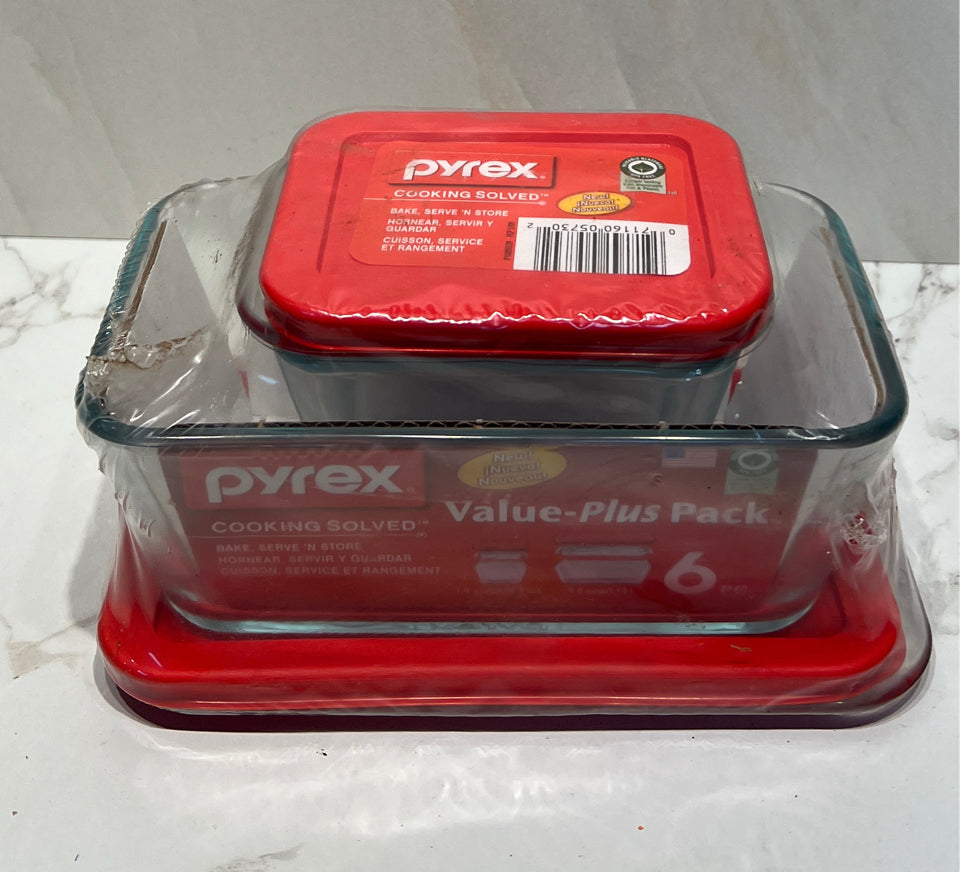 Set o f Pyrex Storage Containers