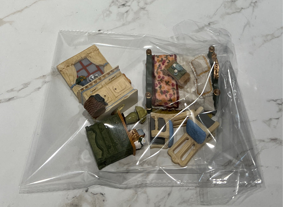 set of Figurines