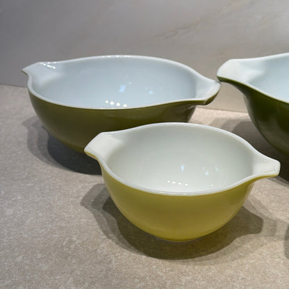 Set of 4 Pyrex Bowls