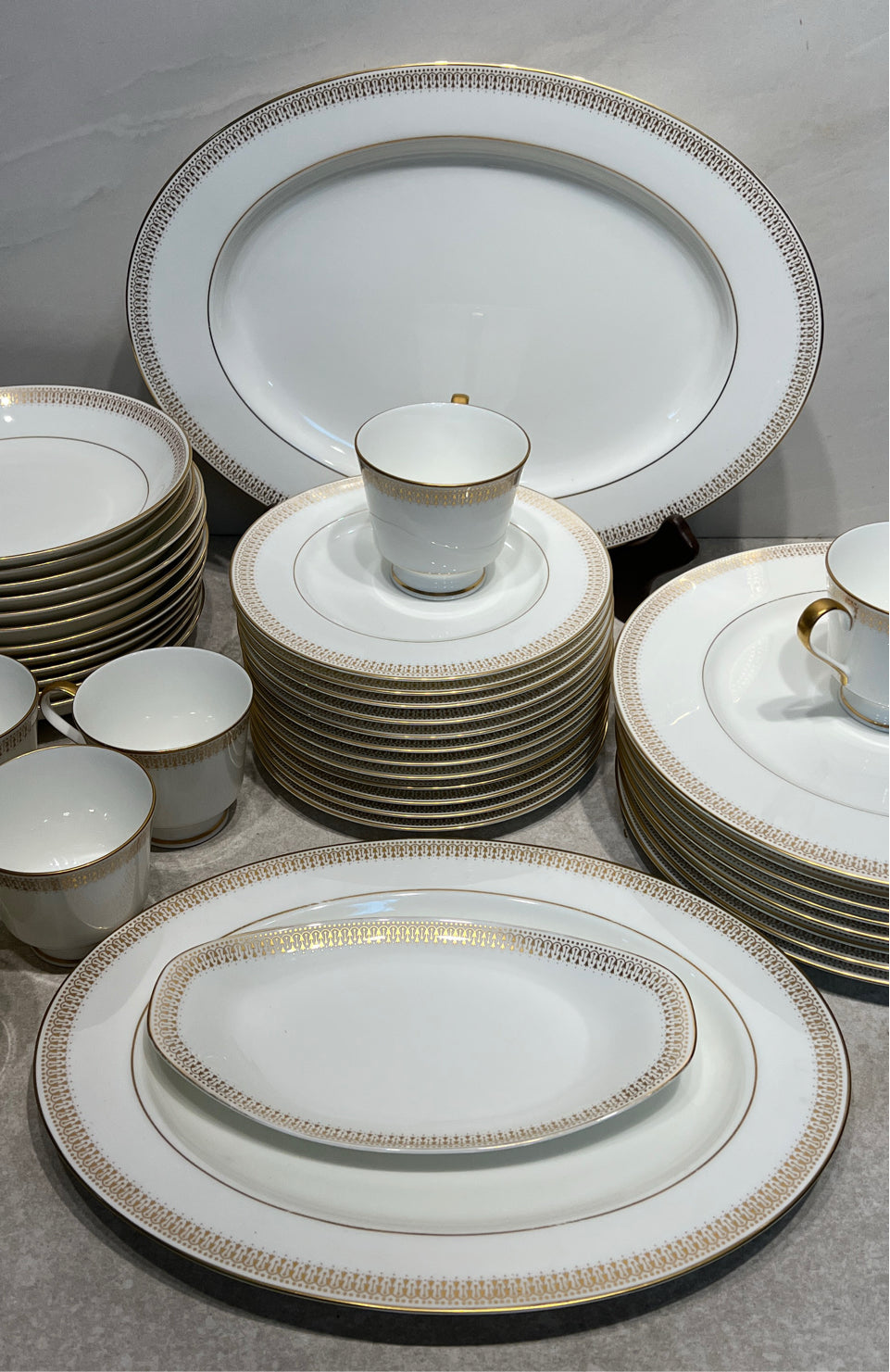 Mikasa Berkshire Dinnerware Set
