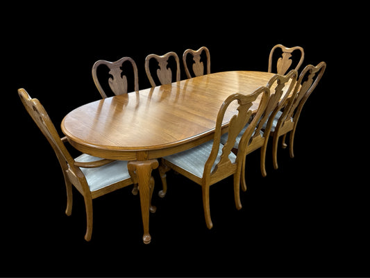 Sumter Furniture Table And 8 Chairs 2 Leafs
