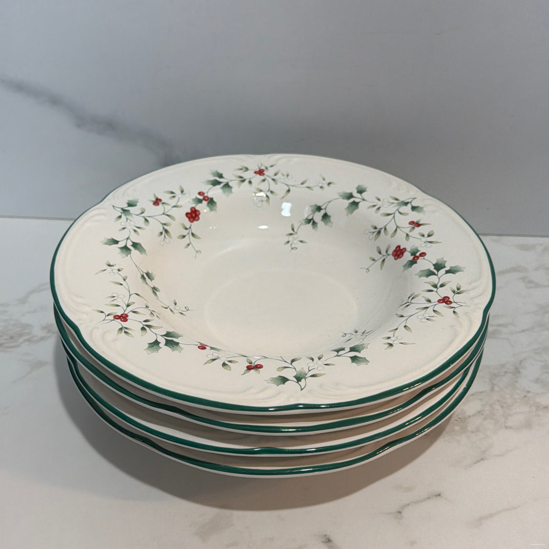 Set of 4 Winterberry Bowls