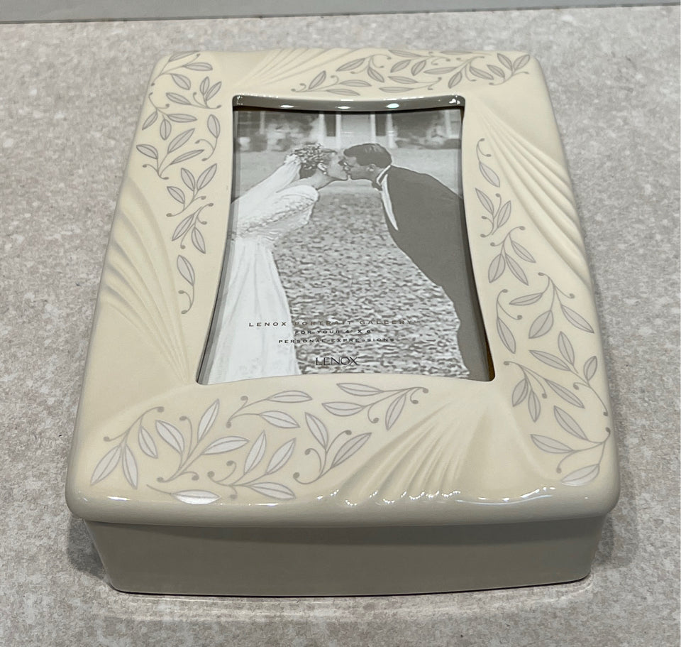 Lenox Frame Box