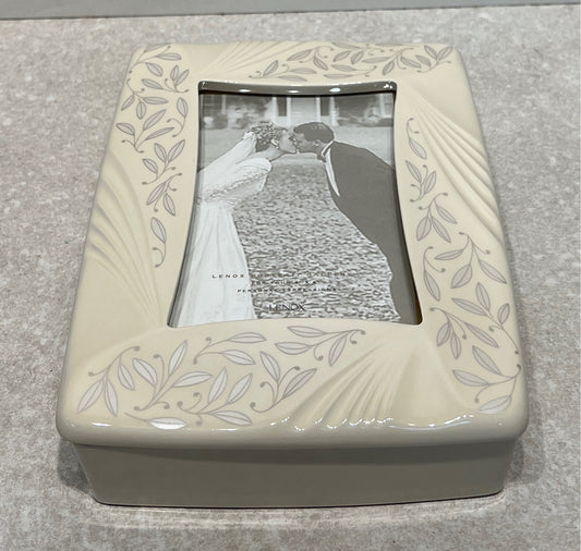 Lenox Frame Box