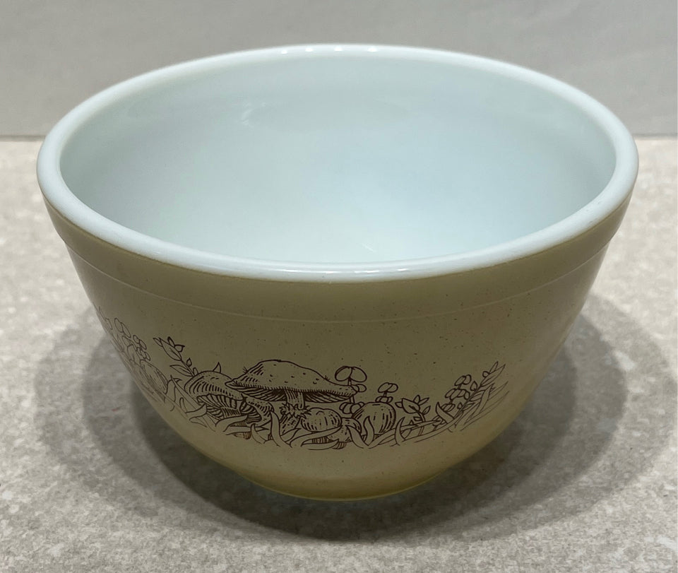 Pyrex Forest Fancies Bowl 401