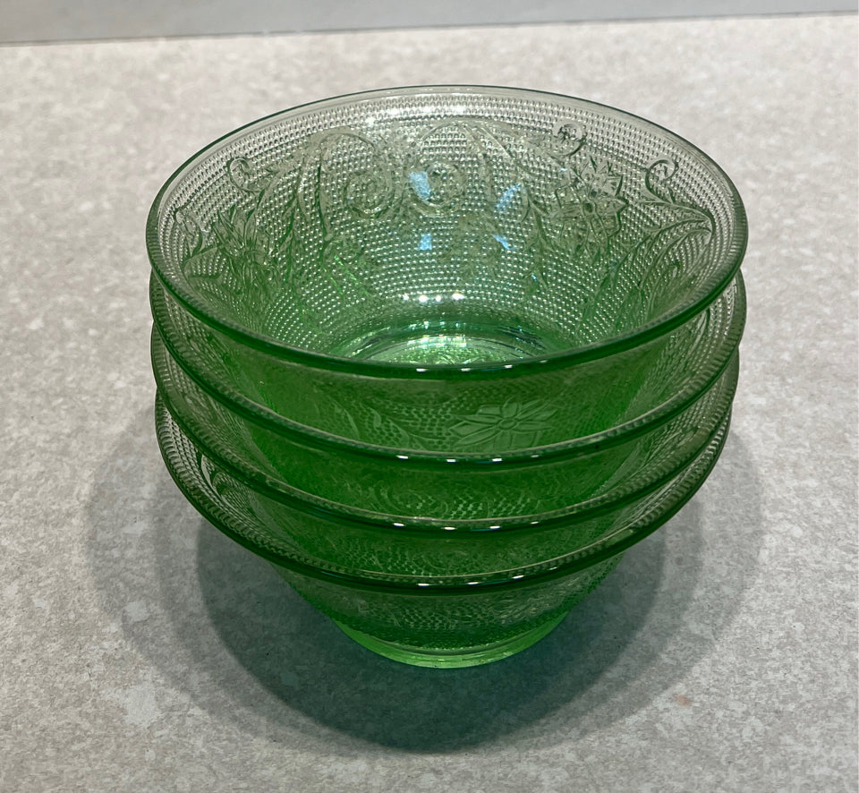 SEt of 4 Tiara Chantilly Bowls