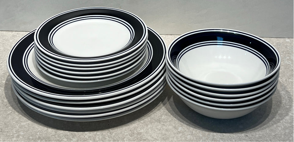 Set of 18 Dishes