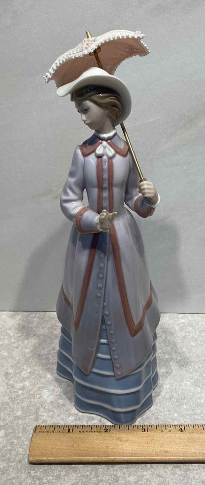 Lladro Parisian Lady
