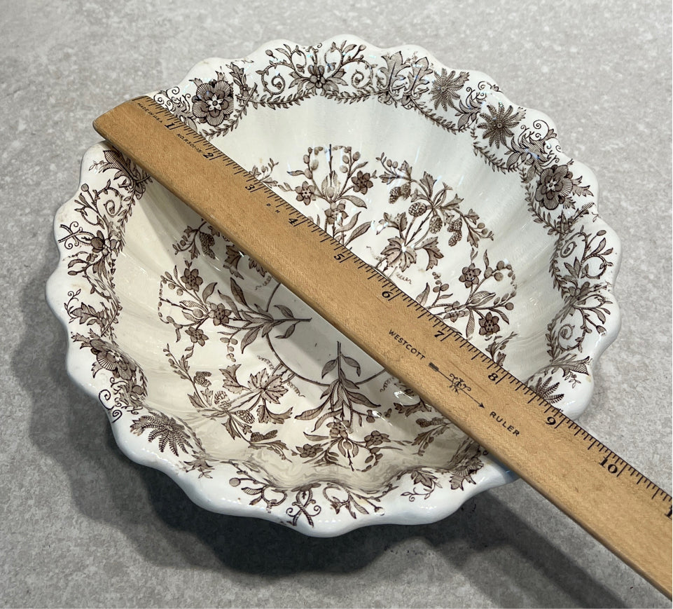 T & R Boote Pedastal Dish