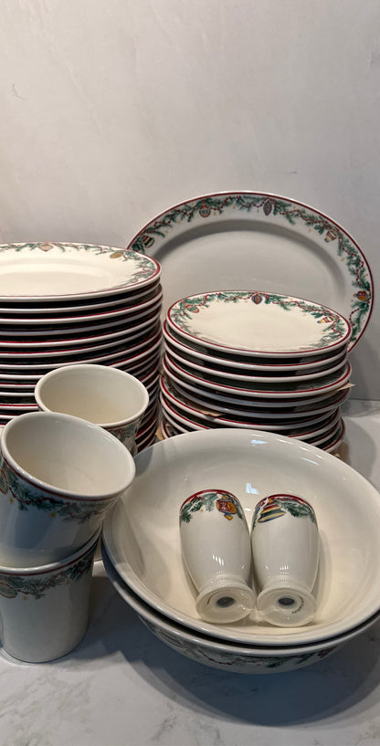 Pfaltzgraff Holiday Garland Dinnerware Set