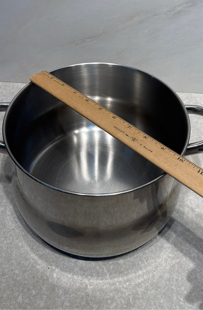 Covered pot