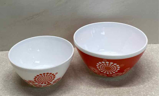 Set of 2 Pyrex Vintage Charm Bowls