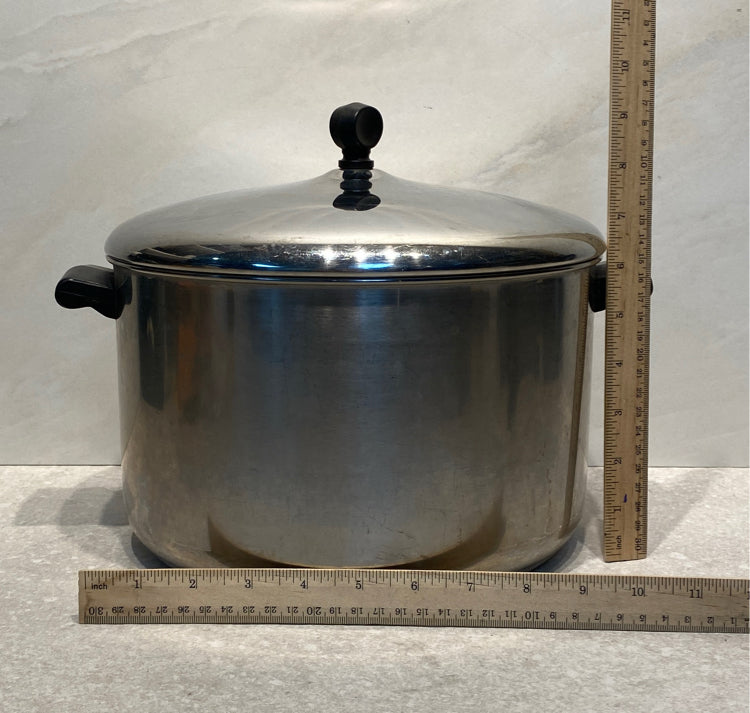 Covered Farberware Pot