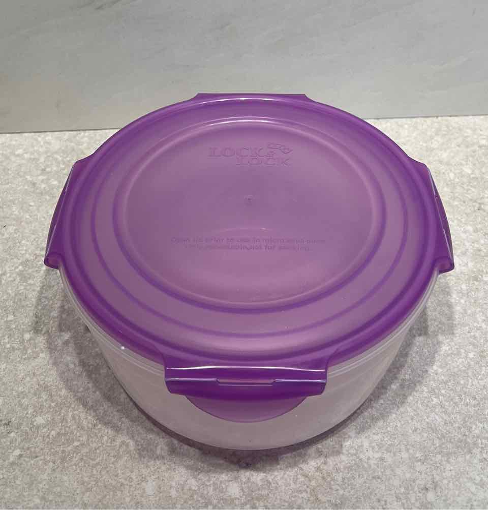 Lock & Lock Covered Bowl