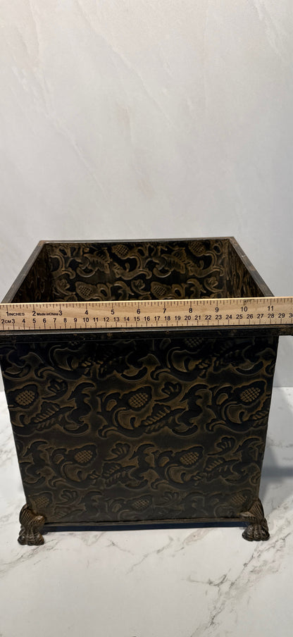 Footed Bucket