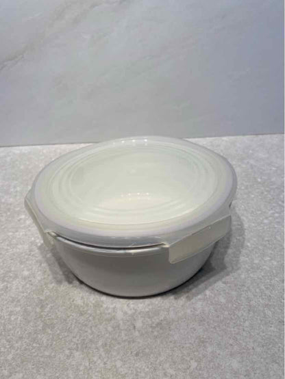 Lock & Lock Covered Bowl