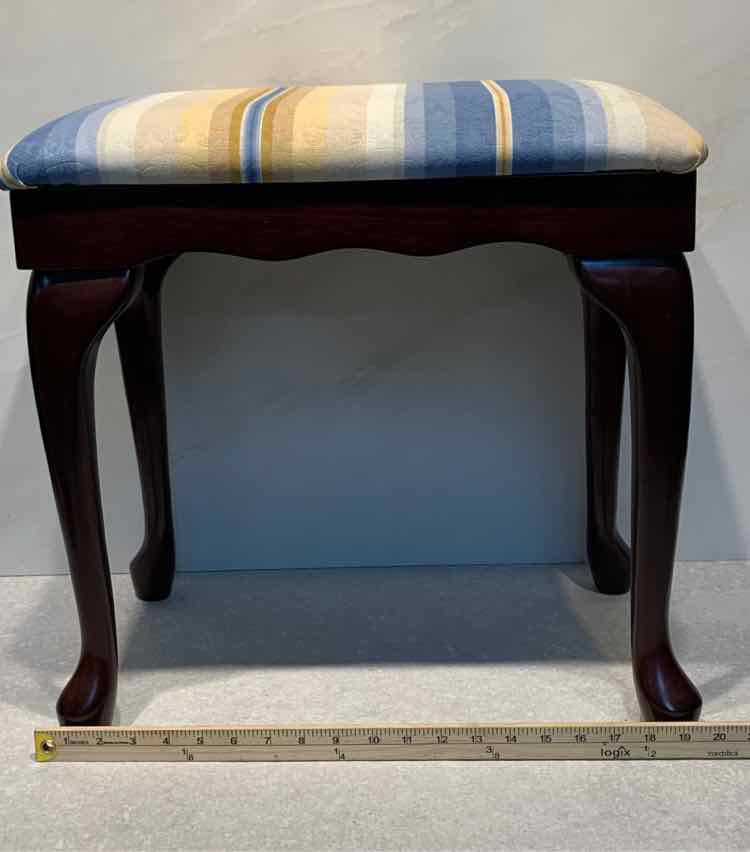Vanity Seat
