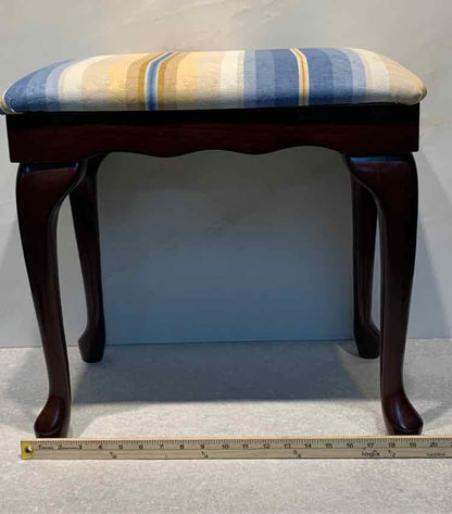 Vanity Seat