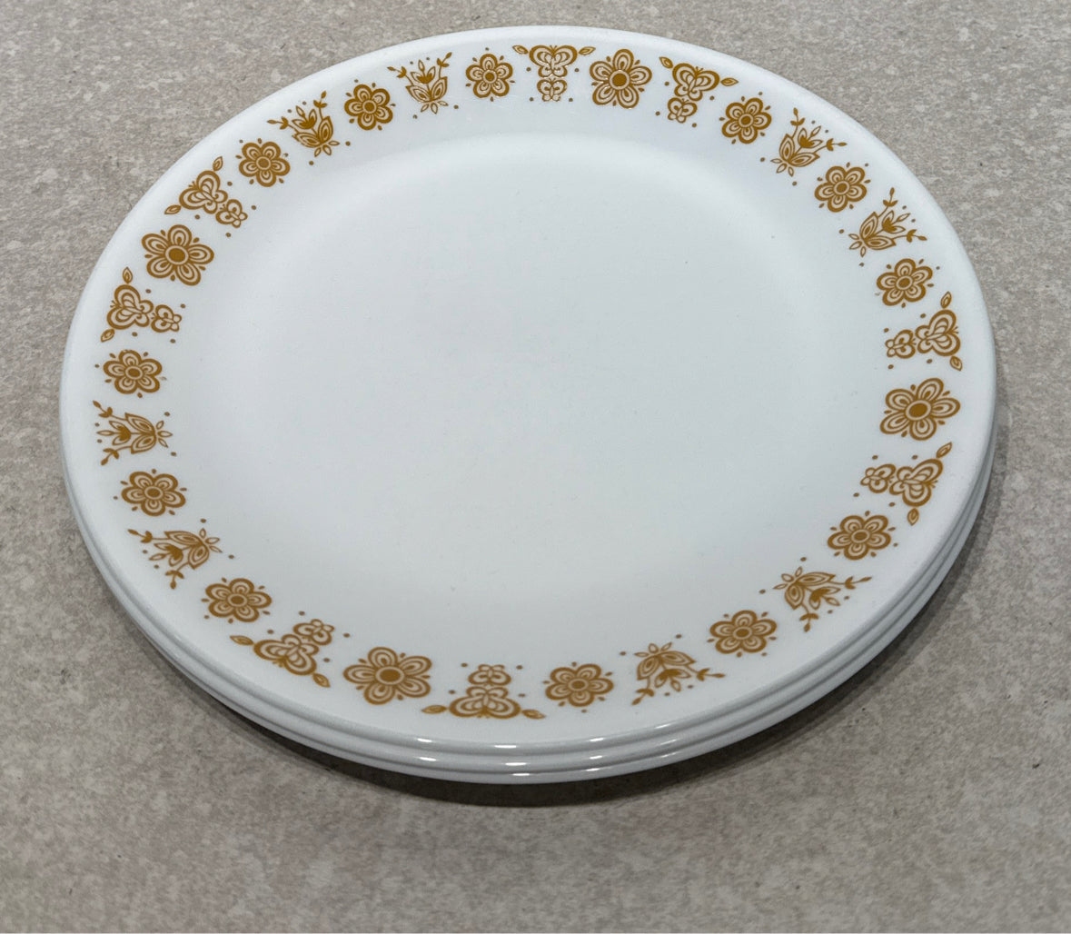 Set of 3 Corelle Plates