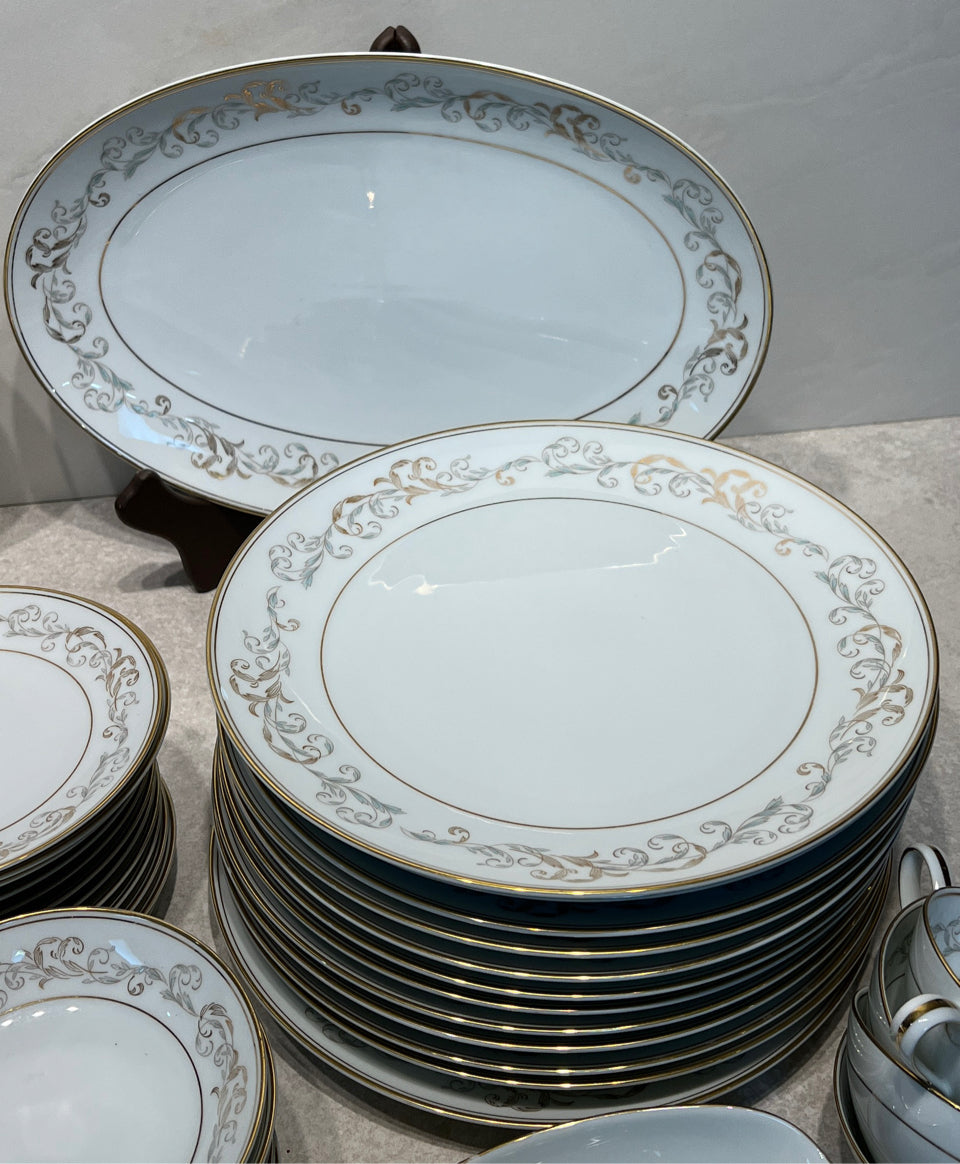 Noritake Stanwyck Dinnerware Set