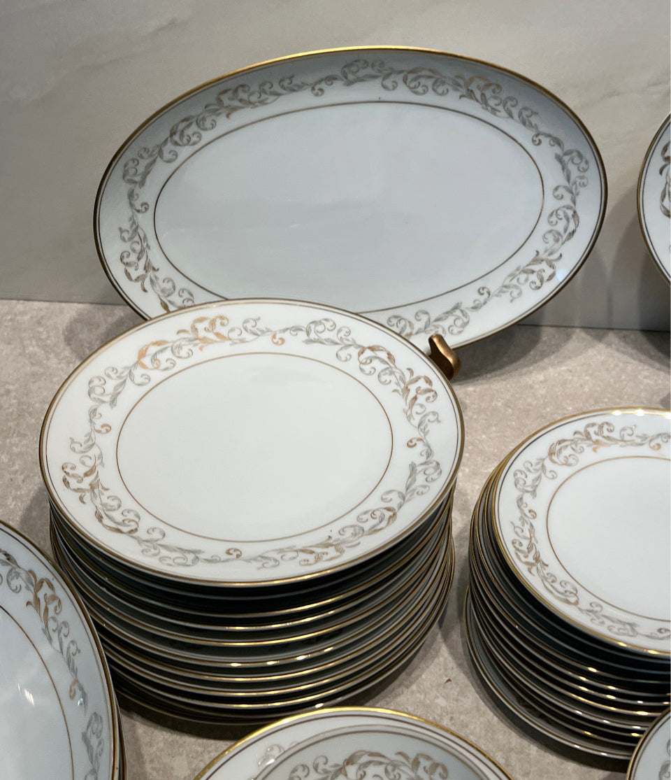Noritake Stanwyck Dinnerware Set