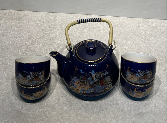 Teapot and 4 Glasses