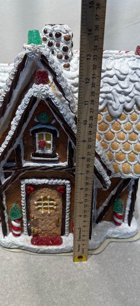 Byer's Choice Large Gingerbread House