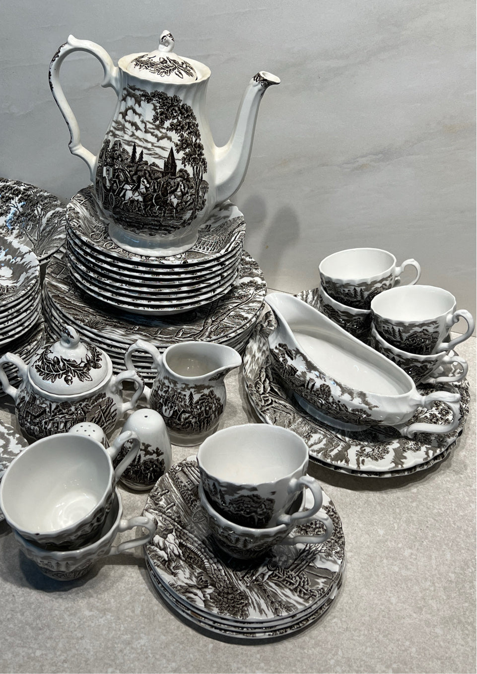 Royal Mail Dinnerware Set