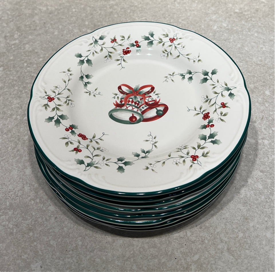 Set of 8 Pfaltzgraff Plates