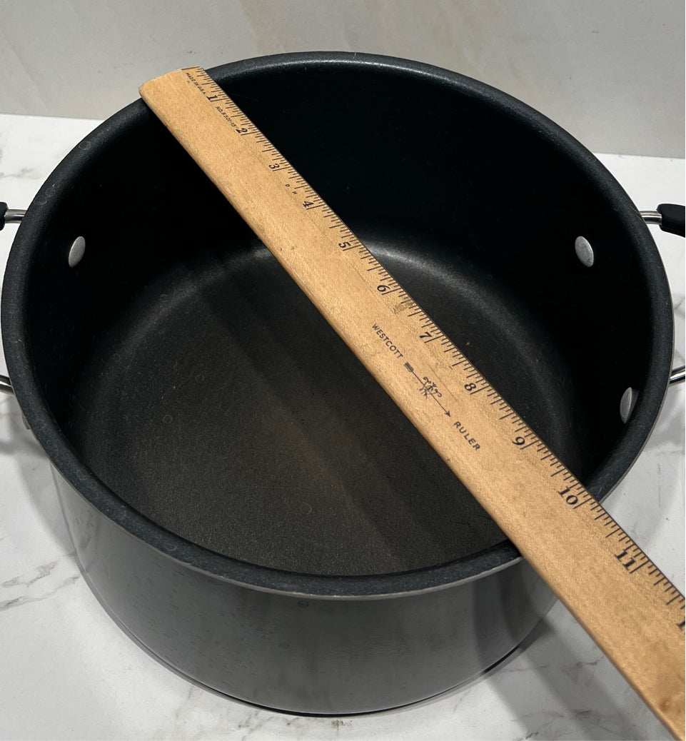 Covered Cuisinart Pot